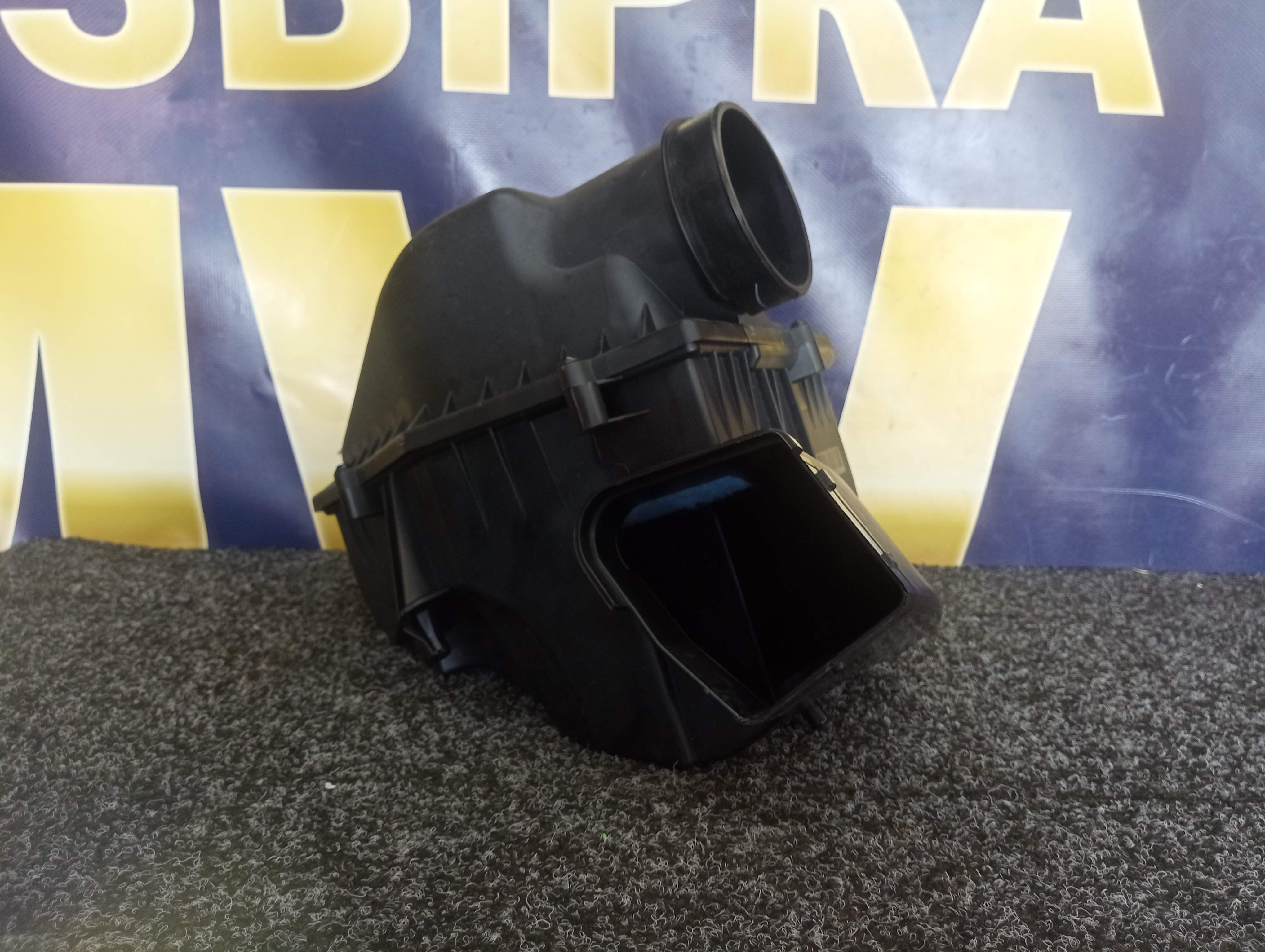 Б/у Корпус повітряного фільтра BMW X7 G07 - 1