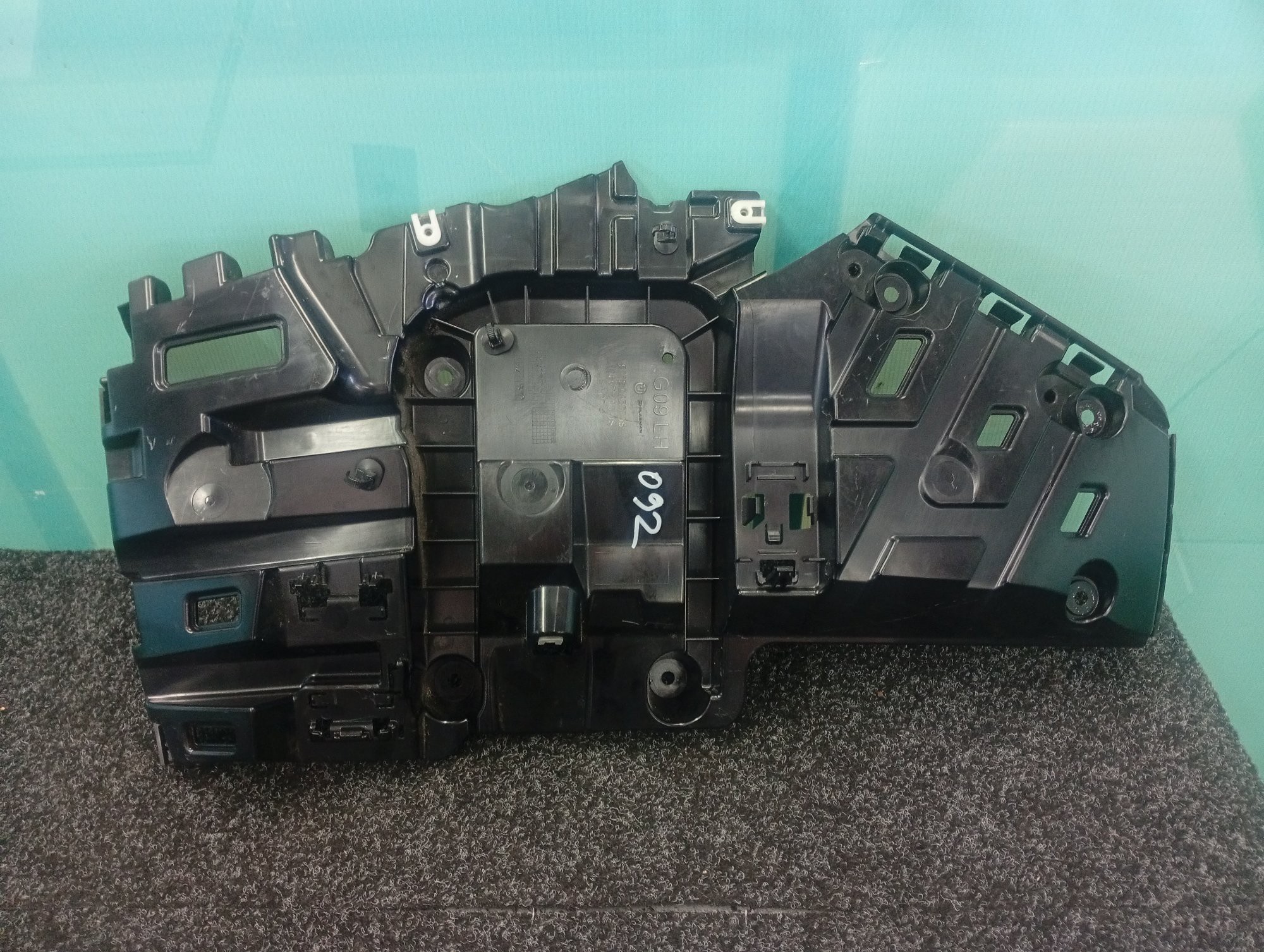 Б/в Кронштейн бампера слева BMW XM G09 - 1