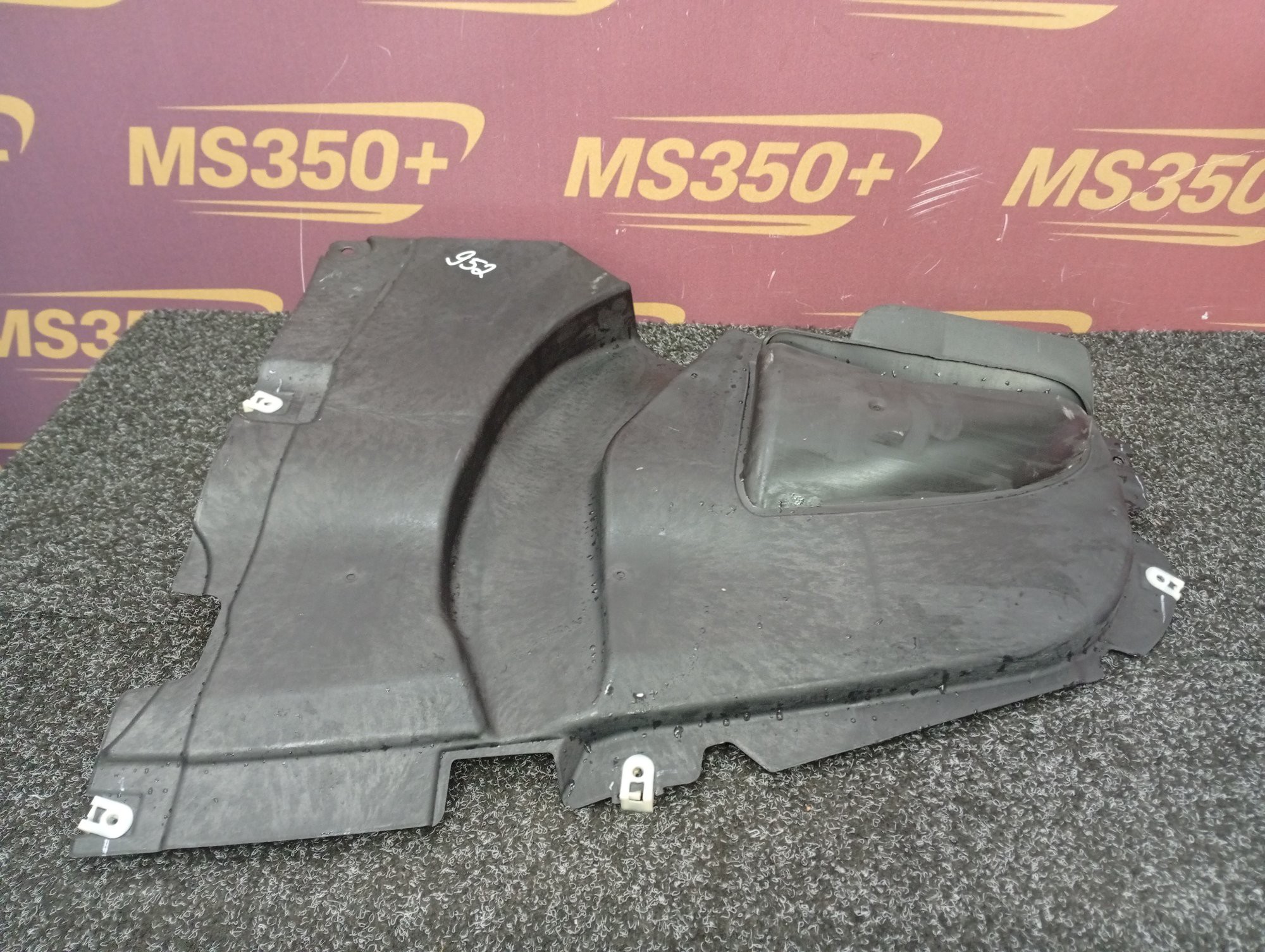 Б/у Локер переднього правого підкрилка BMW X5M F95 - 1