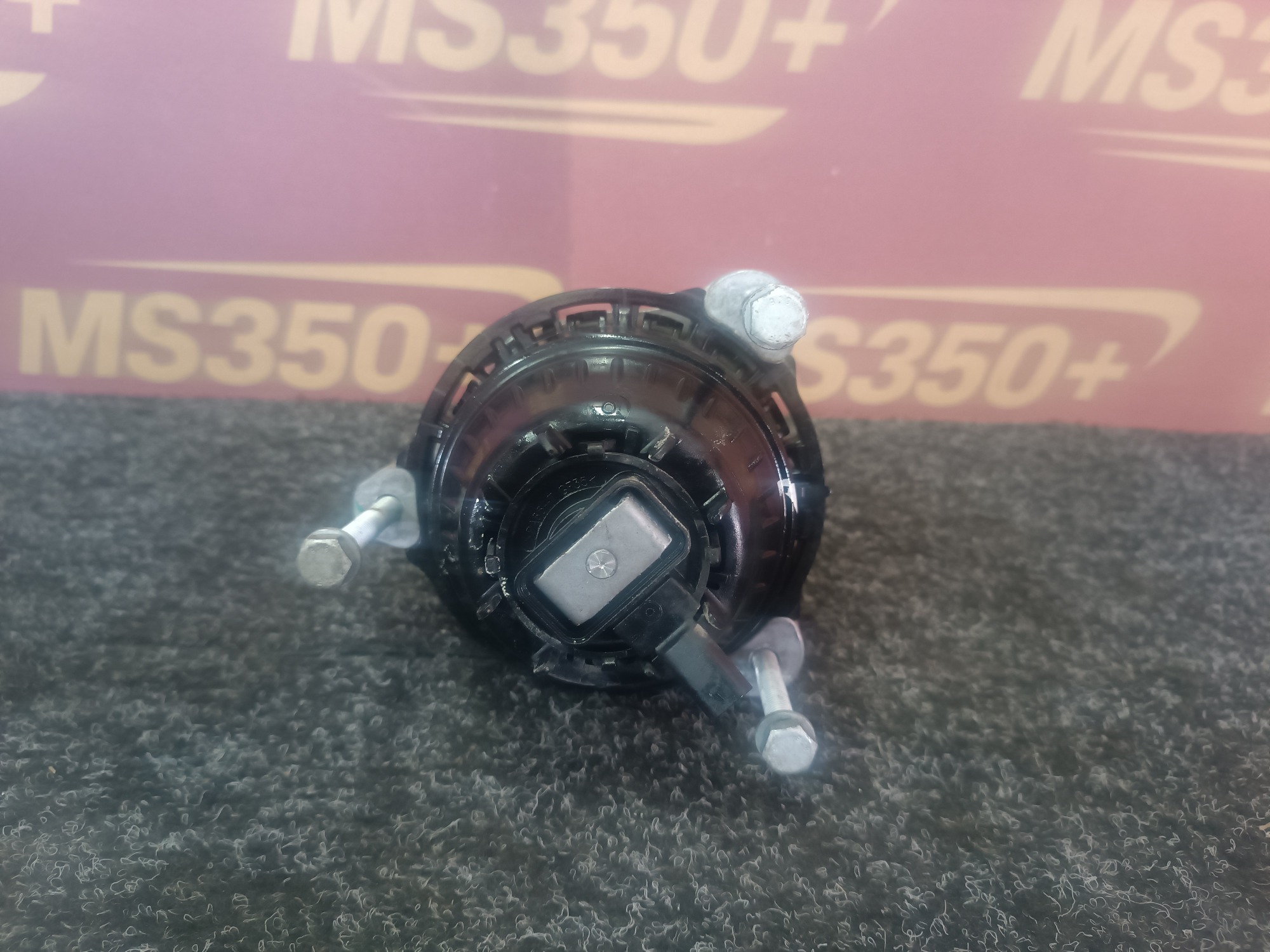 Б/у Подушка двигуна ліва BMW X5 G05 - 1