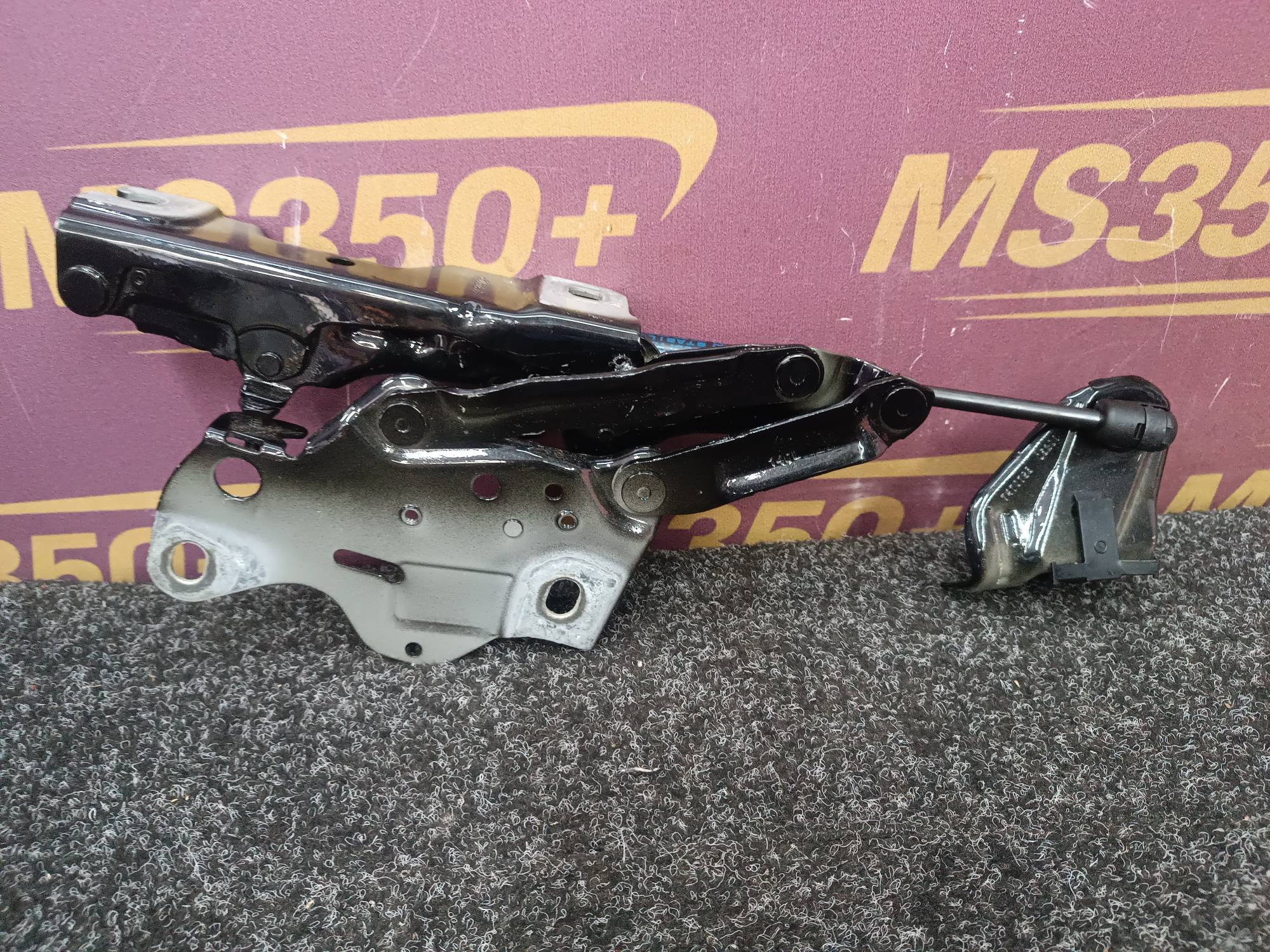 Б/у Петля капота ліва BMW X5 G05 - 1