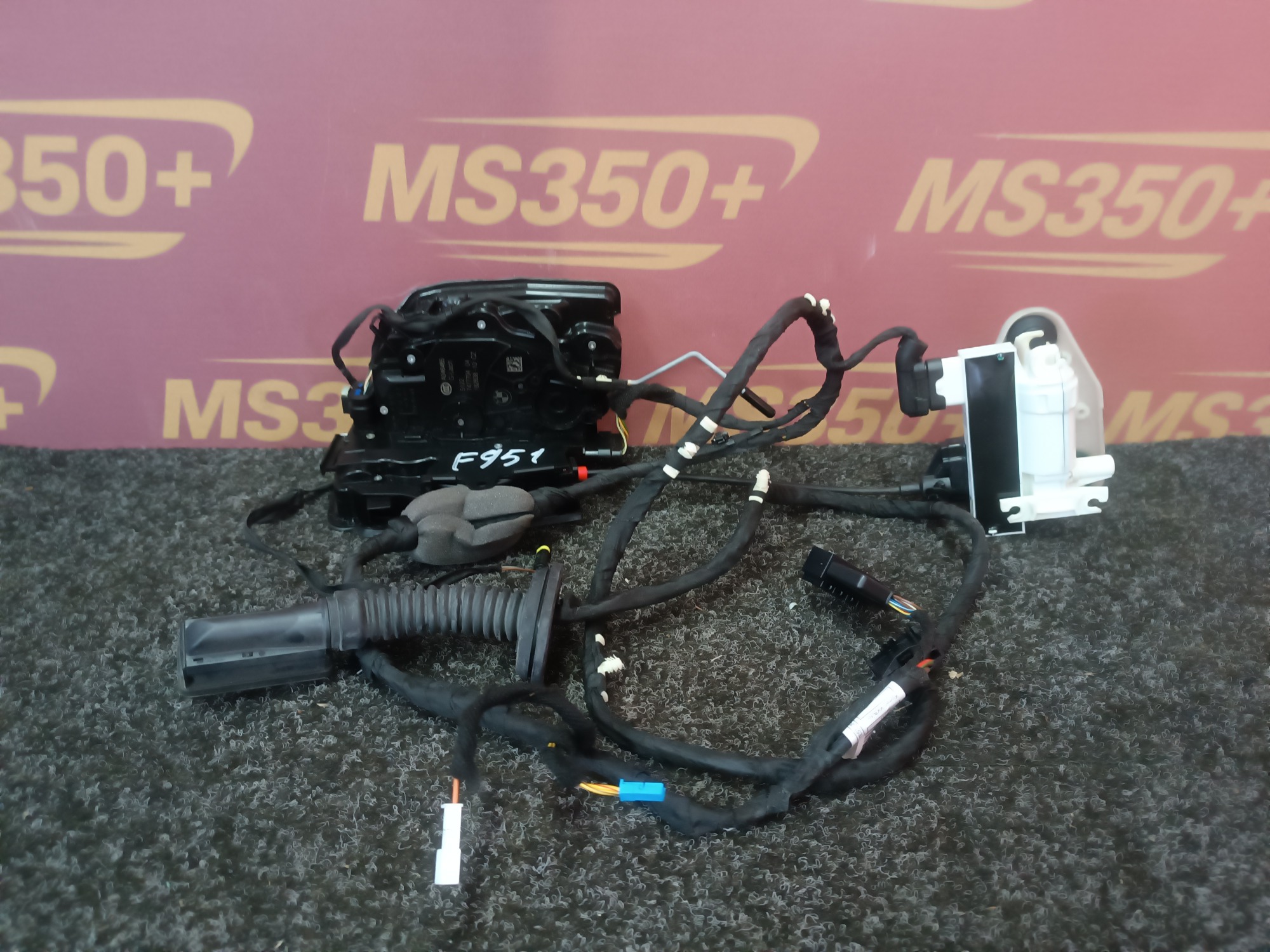 Б/у Замок дверей задньої правої BMW X5M F95 - 1