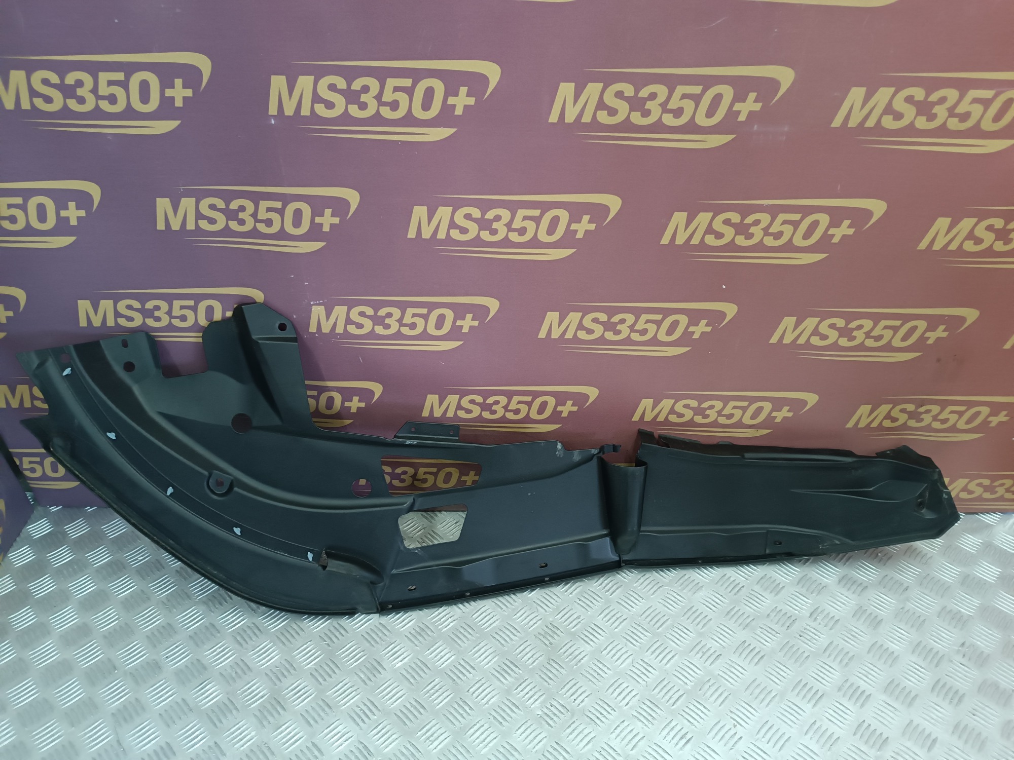 Б/у Ущільнювач капота BMW XM G09 - 1