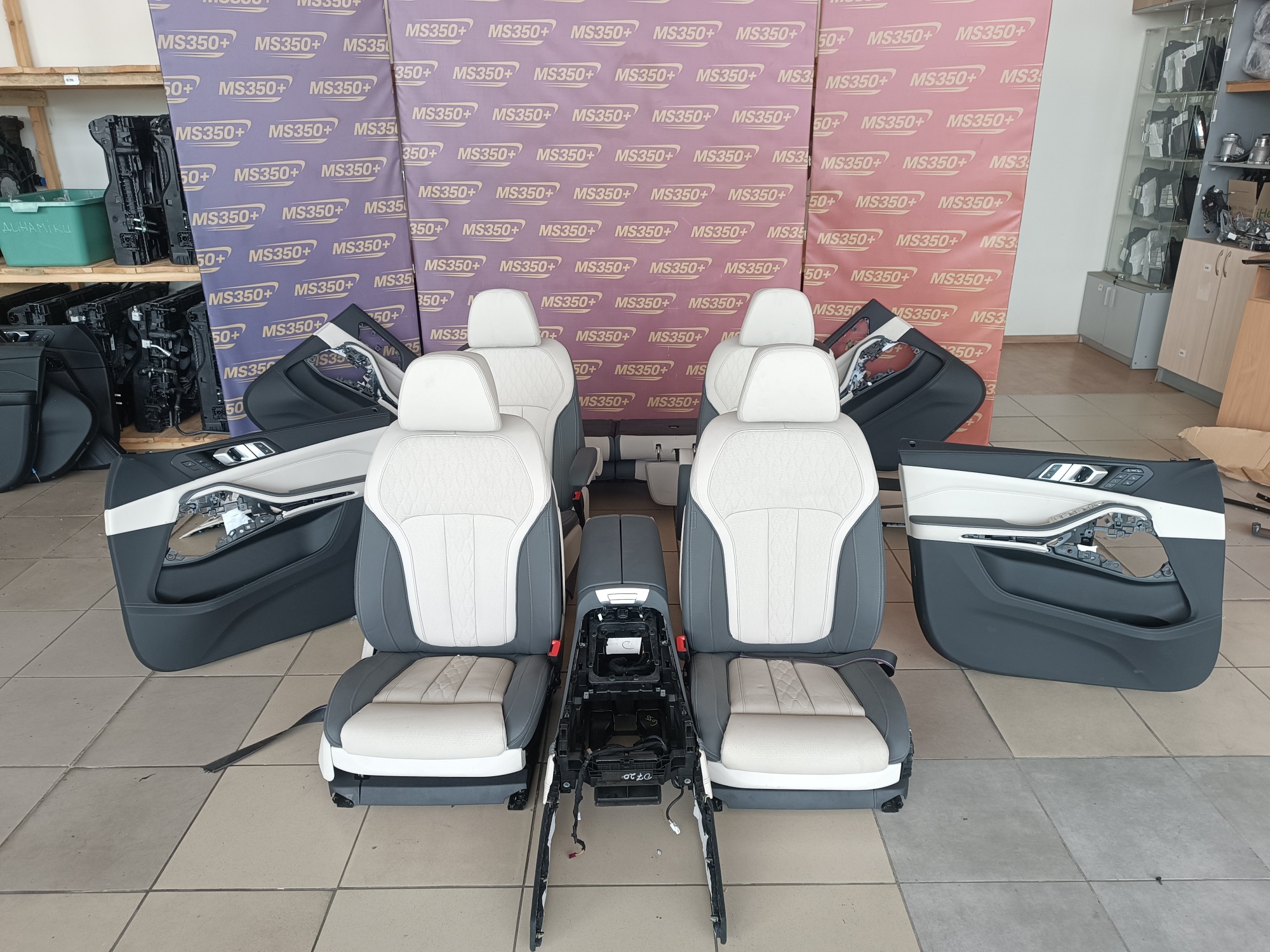Б/у Салон (сидіння) комплект BMW X7 G07 - 1