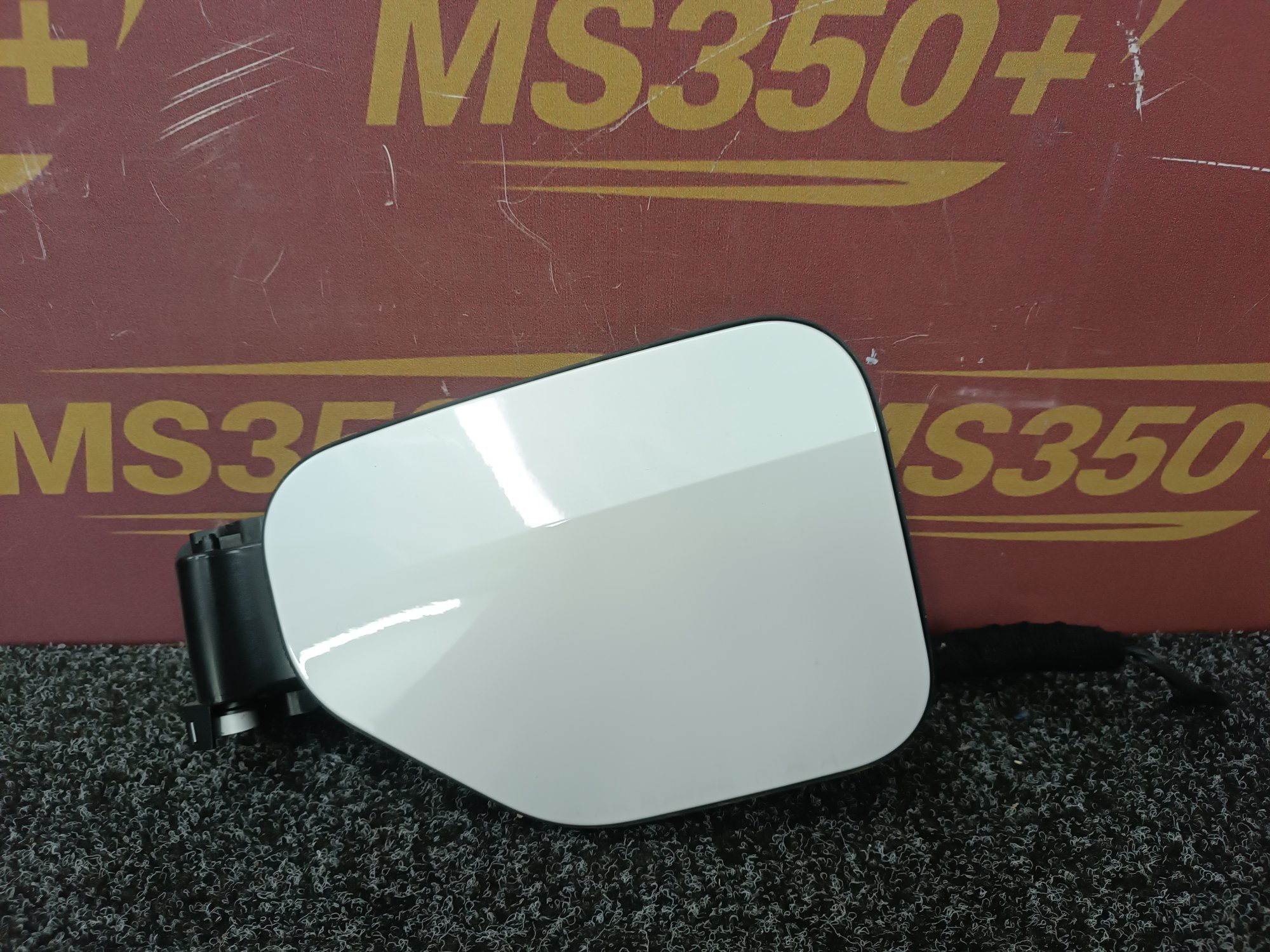 Б/в Крышка порта зарядки BMW X5 G05 - 1
