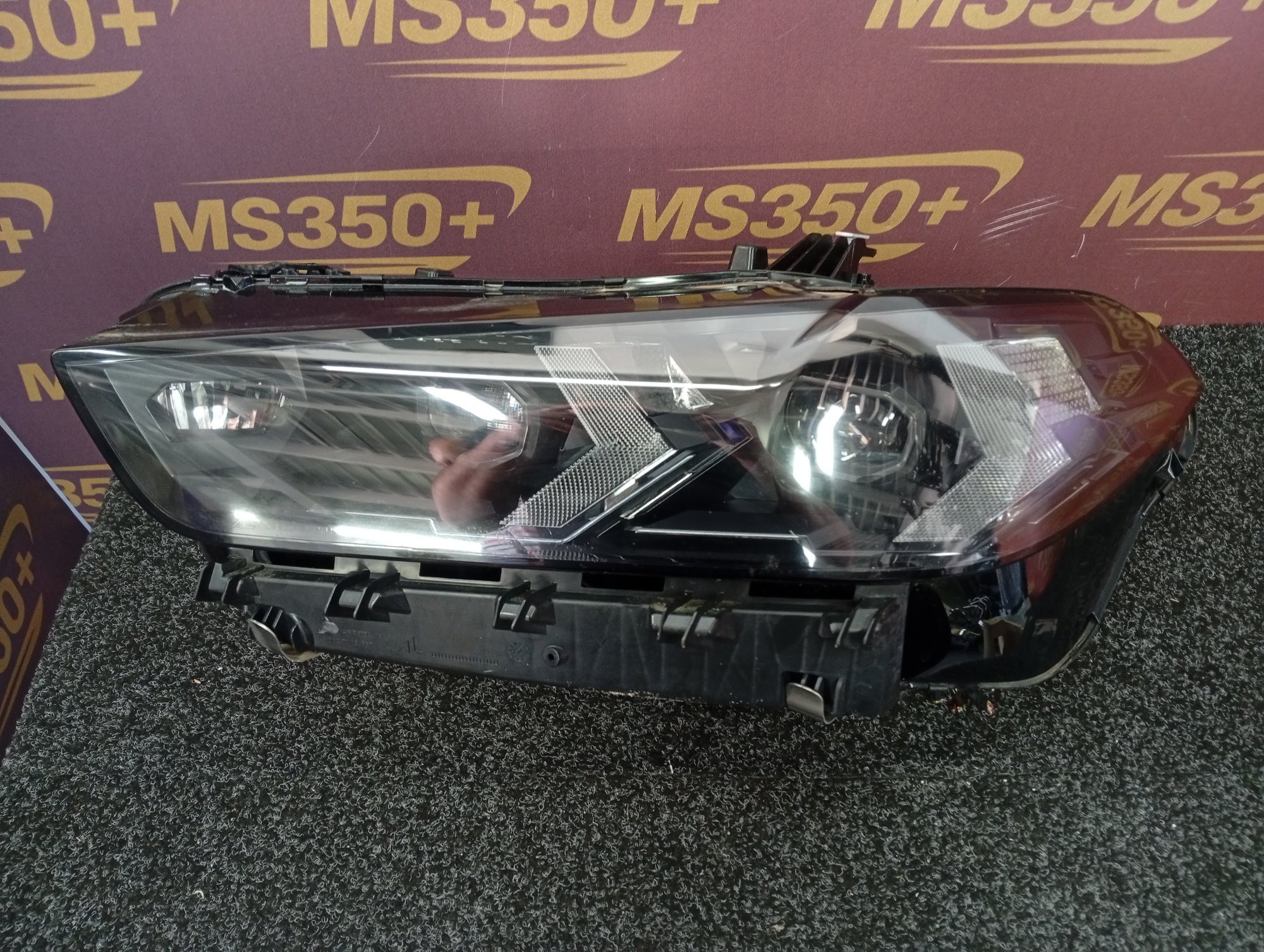 Б/у Фара передня ліва BMW X5 G05 - 1