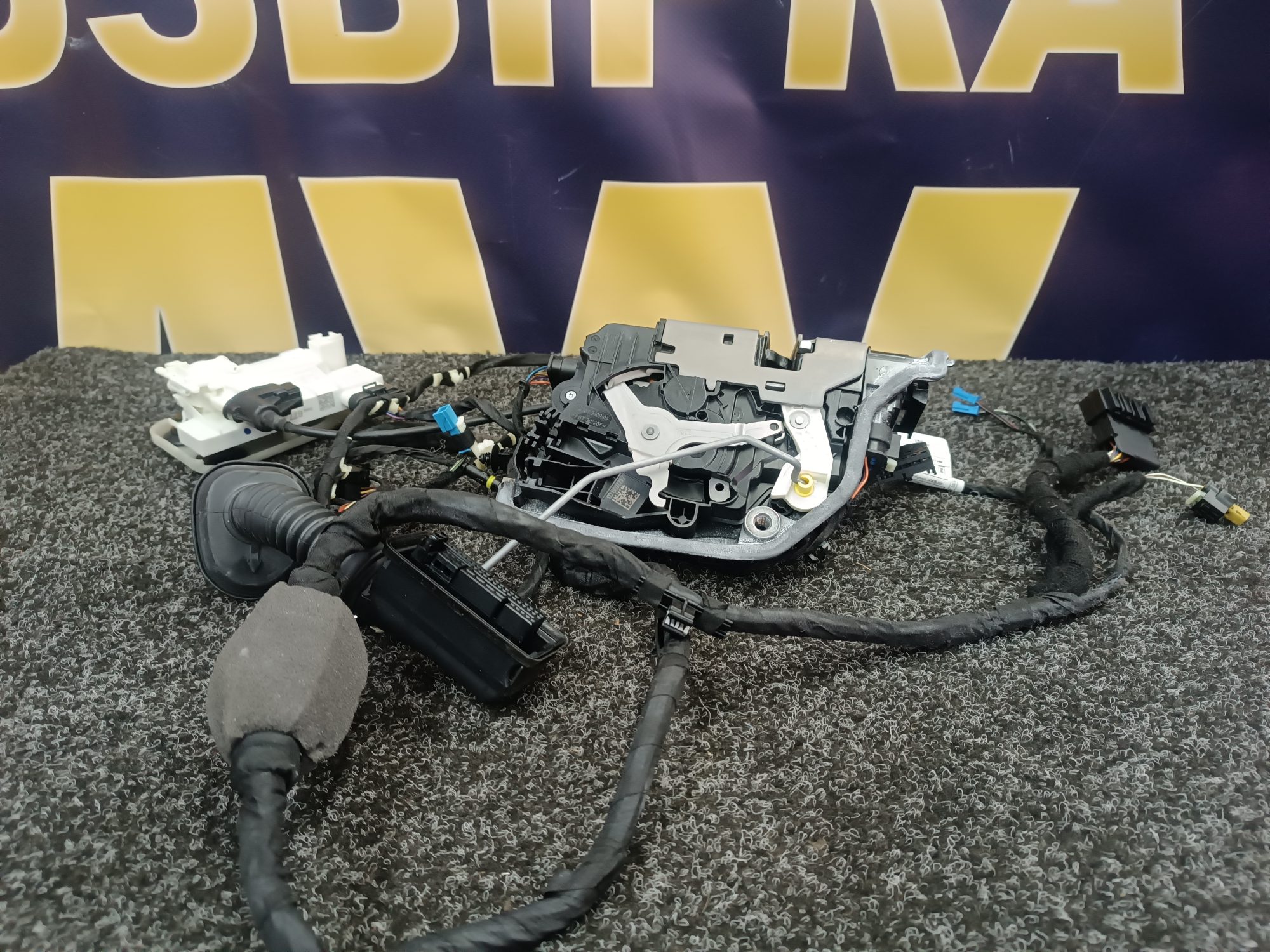 Б/у Замок дверей передньої лівої BMW X5 G05 - 1