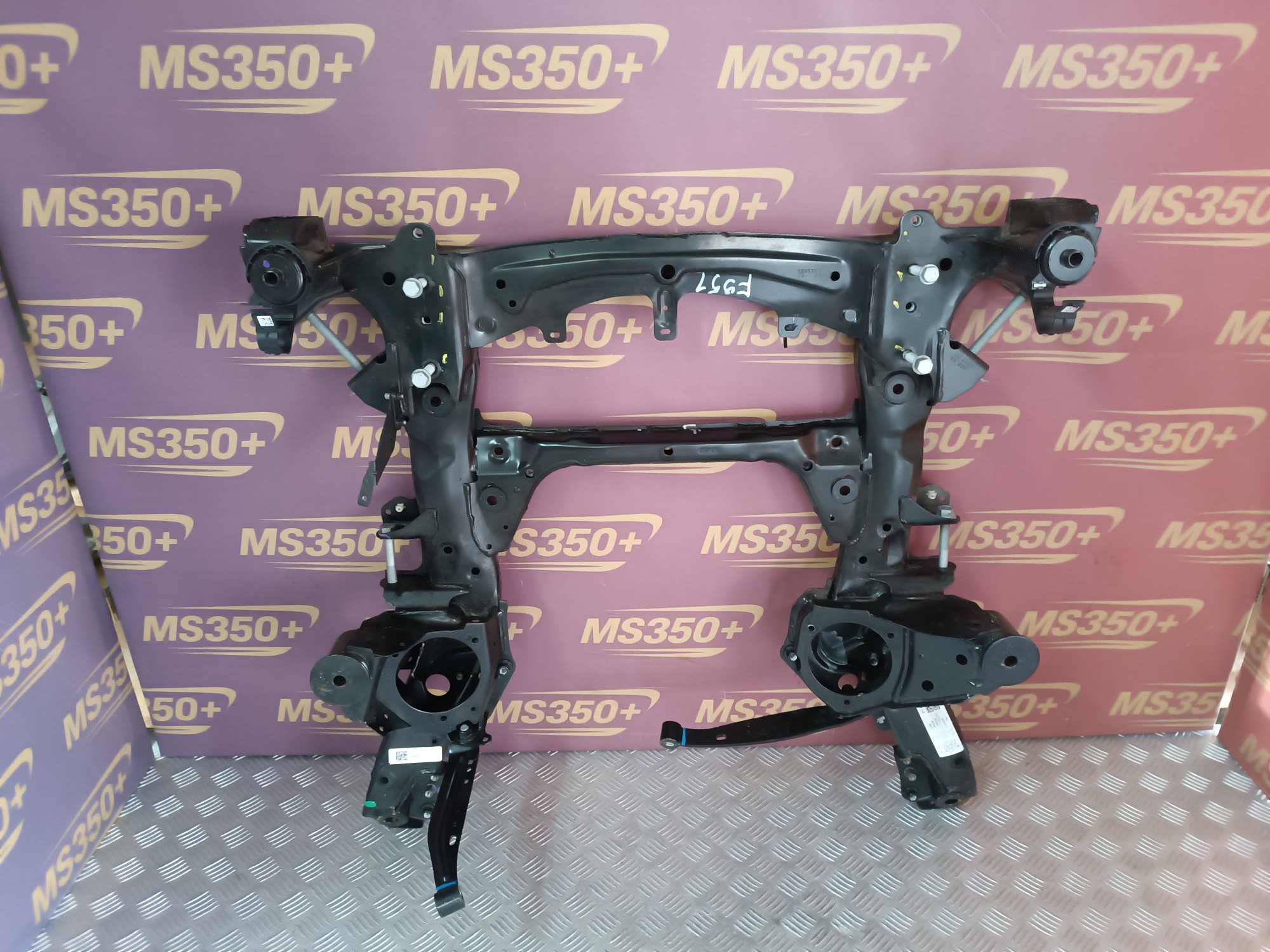 Б/у Балка передня (підрамник) BMW X5M F95 - 1