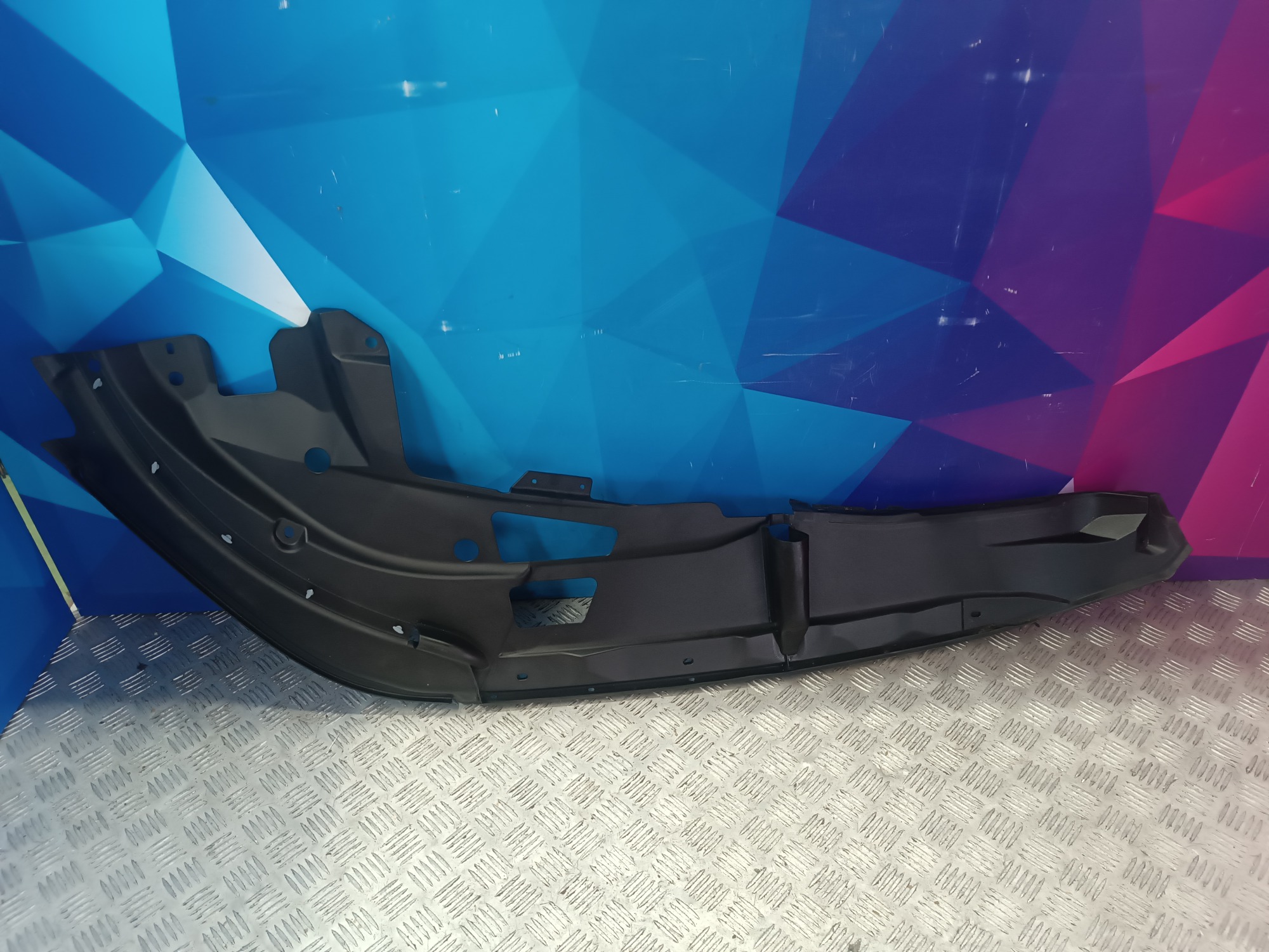 Б/в Уплотнитель капота BMW XM G09 - 1
