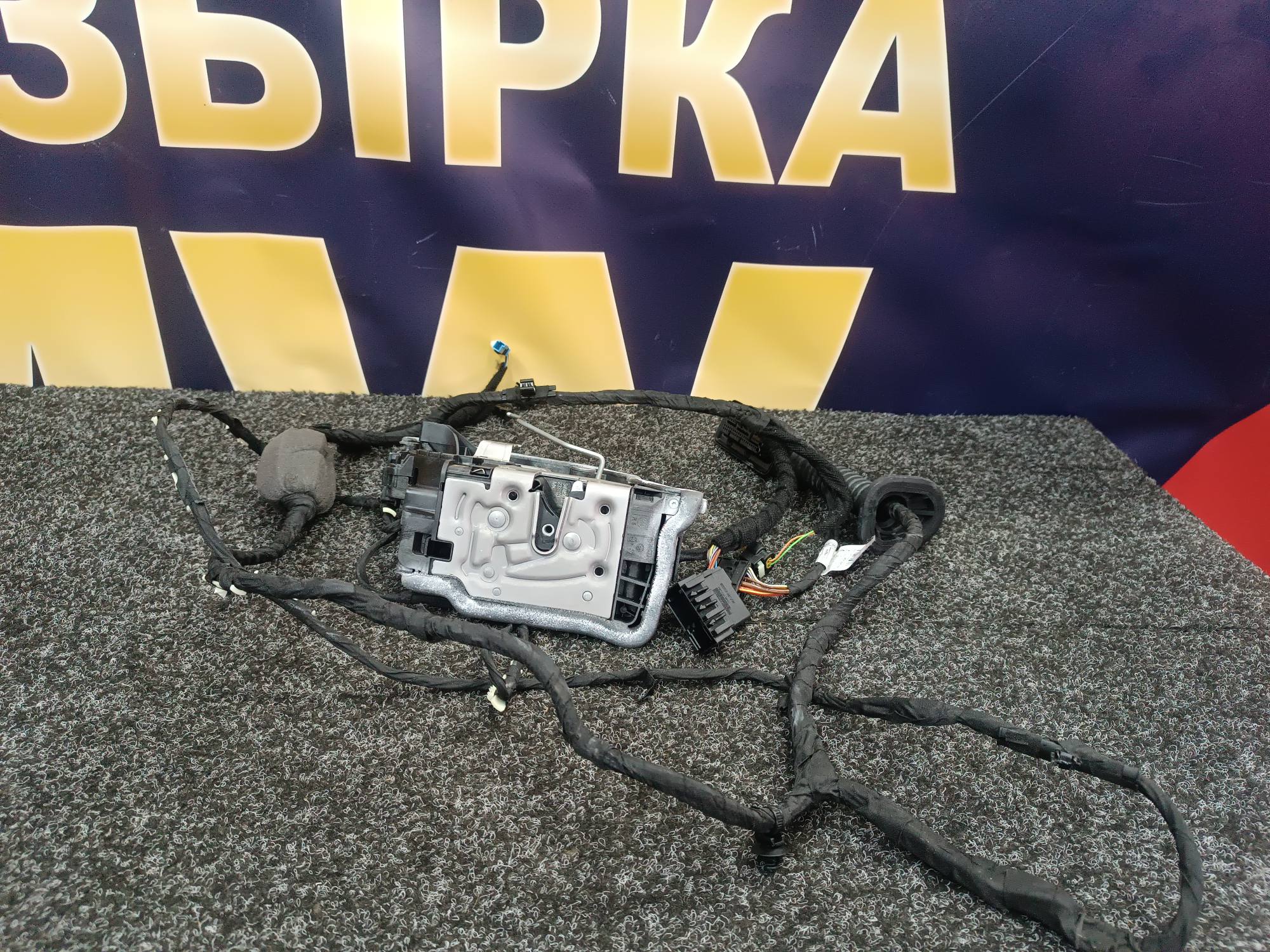 Б/в Замок двери передней правой BMW X5 G05 - 1