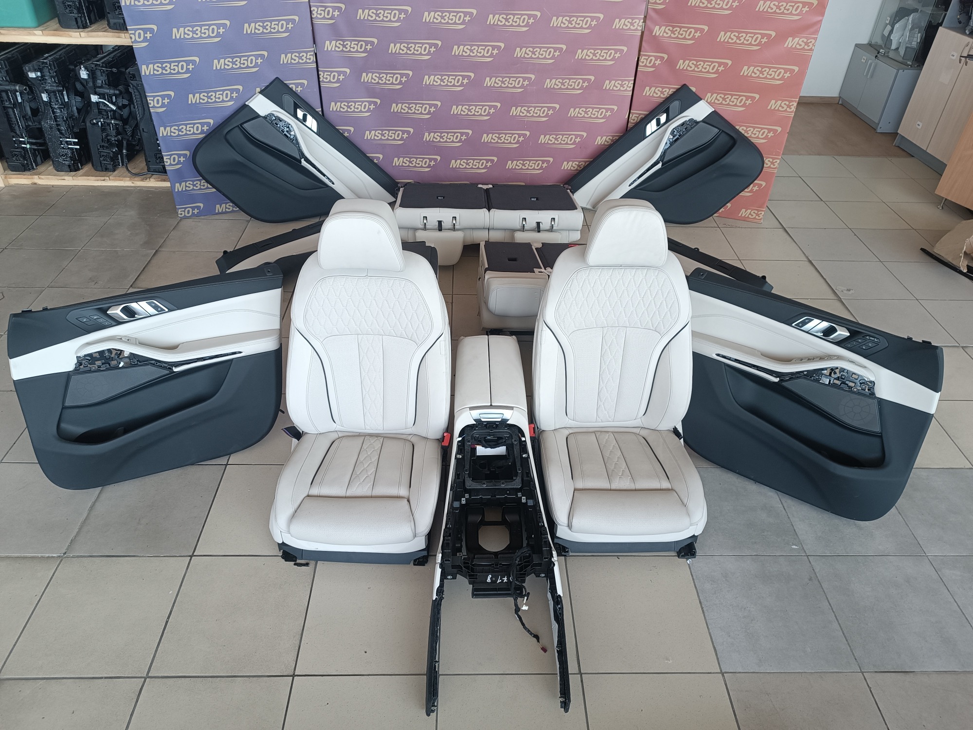 Б/у Салон (сидіння) комплект BMW X7 G07 - 1