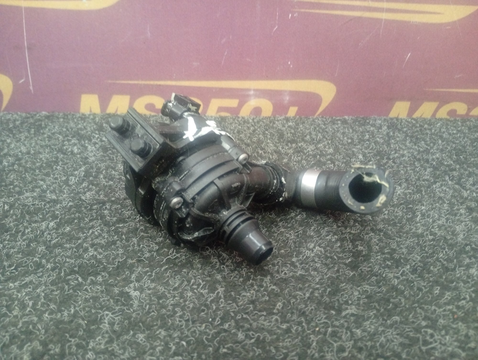 Б/у Насос водяний додатковий BMW X5 G05 - 1