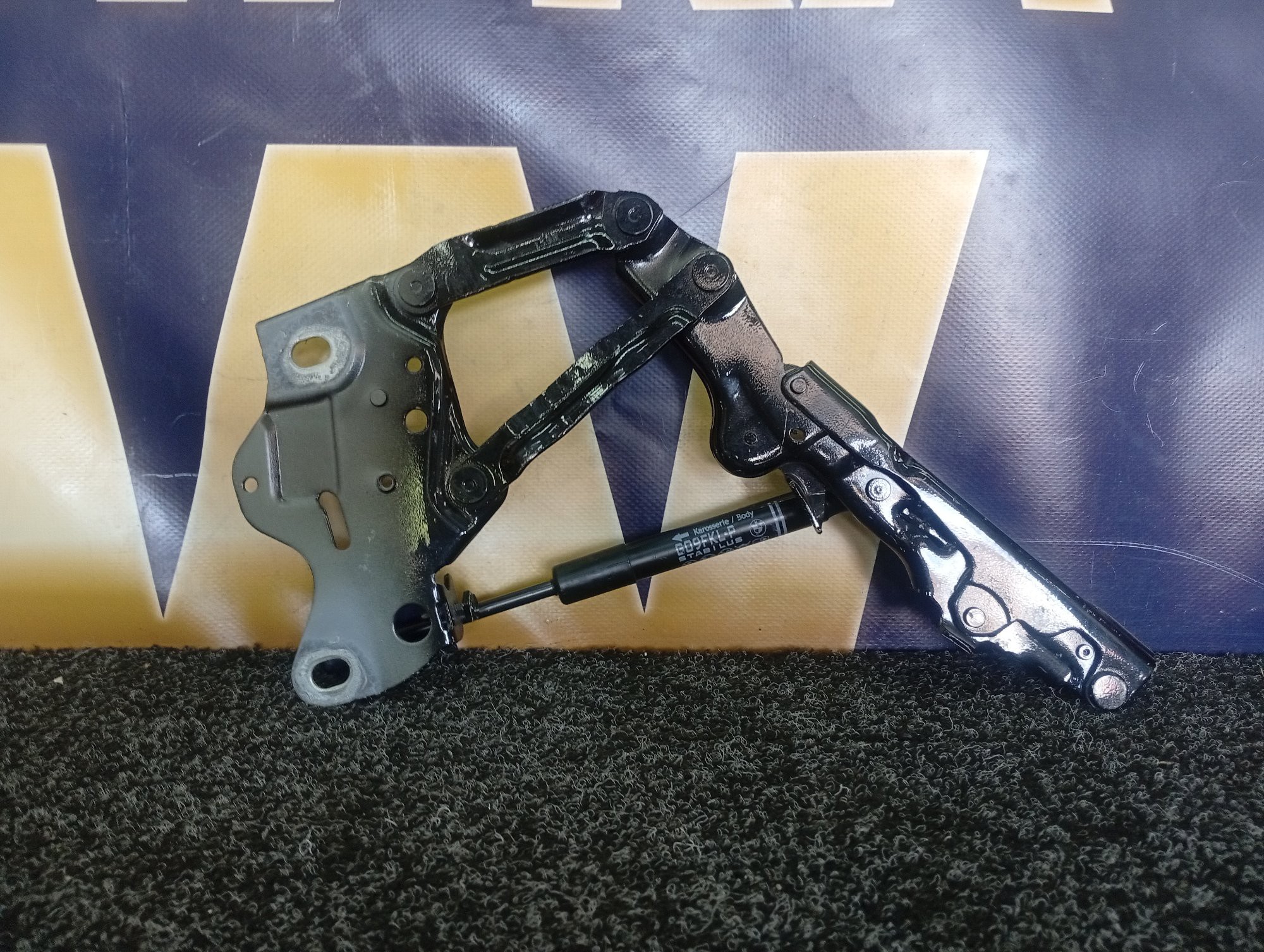 Б/у Петля капота права BMW XM G09 - 1