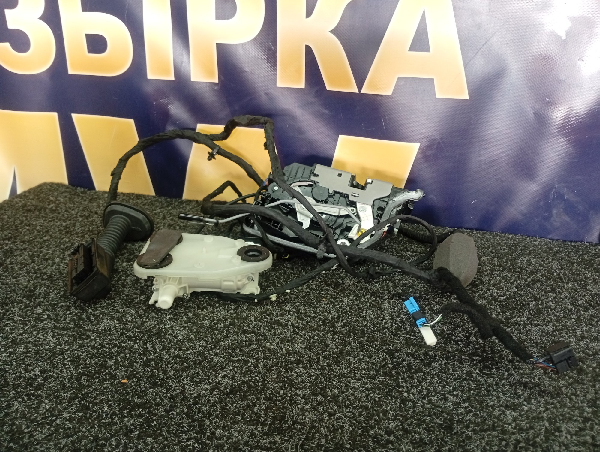 Б/у Замок дверей передньої лівої BMW X5 G05 - 1