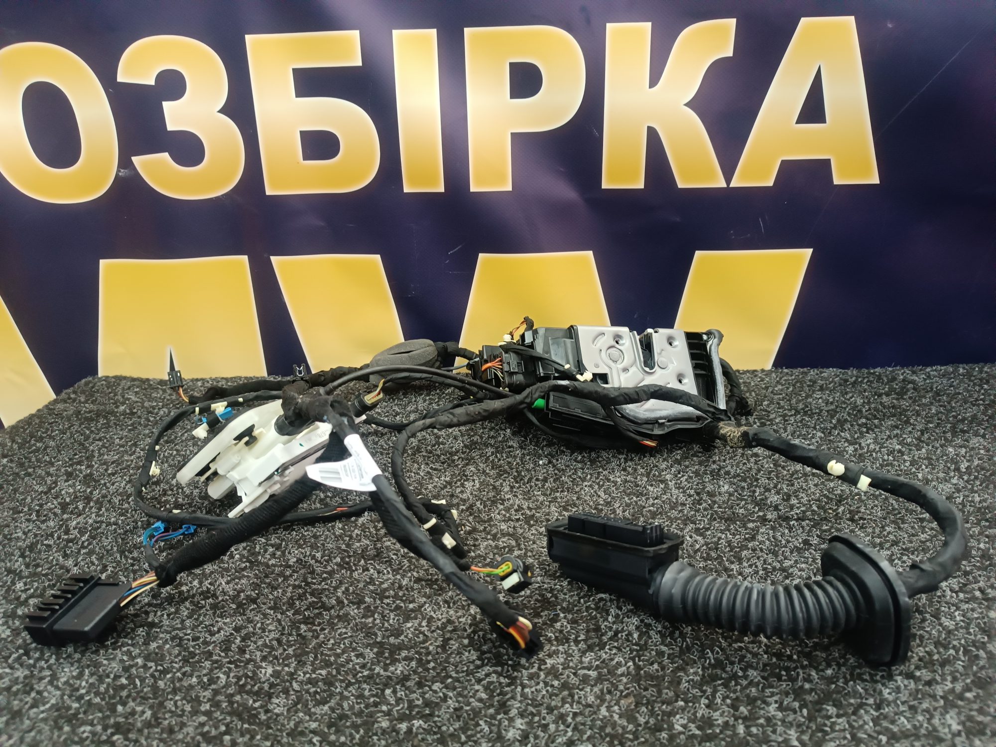 Б/в Замок двери передней правой BMW X5 G05 - 1