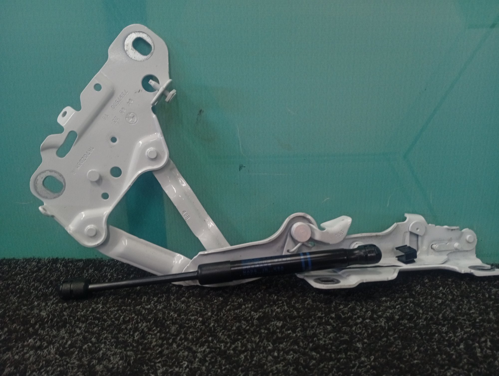 Б/у Петля капота права BMW X3 G01 - 1