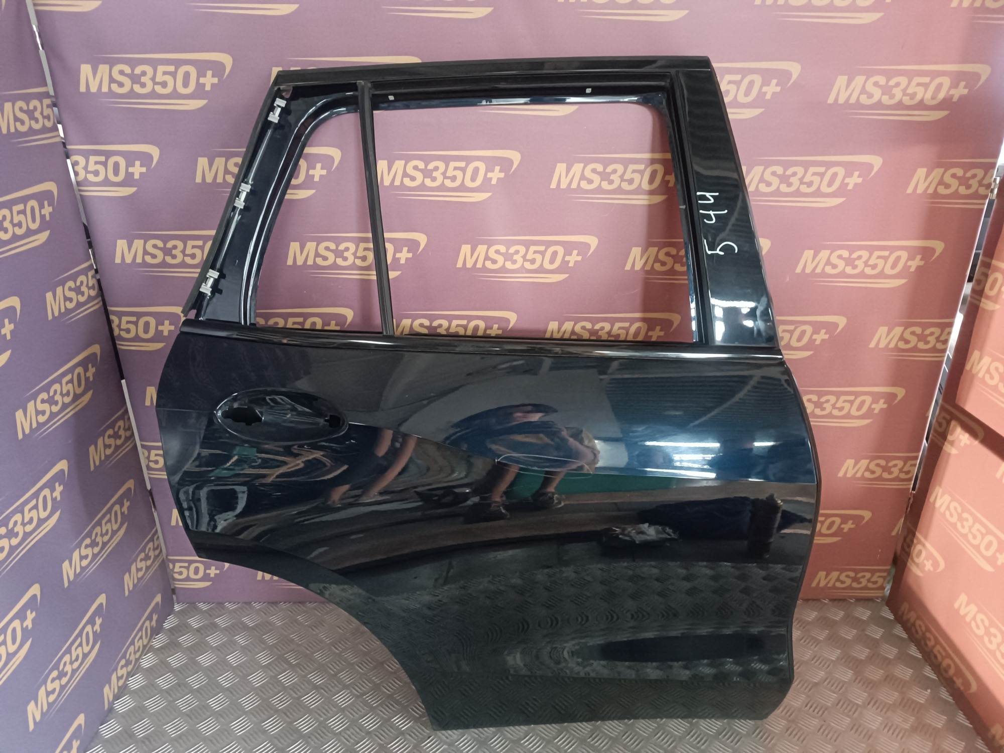 Б/у Двері задні праві BMW X5 G05 - 1