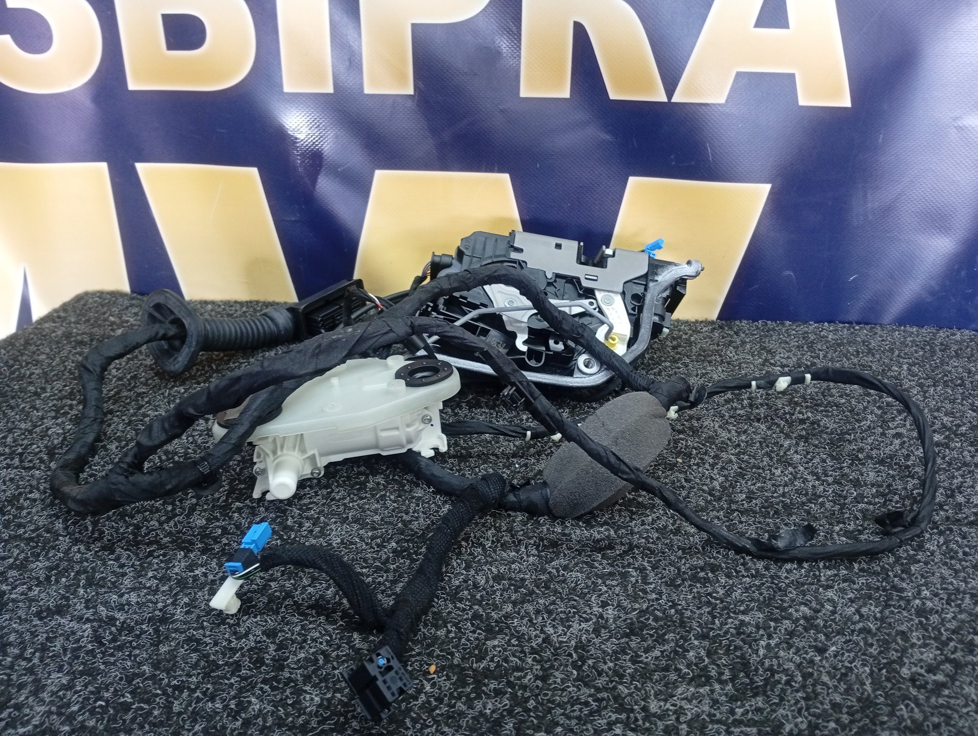 Б/у Замок дверей передньої лівої BMW X5 G05 - 1