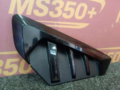 Б/у Накладка декоративна (молдинг) переднього лівого крила BMW X5 G05