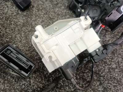 Б/у Замок дверей задньої лівої BMW X5 G05