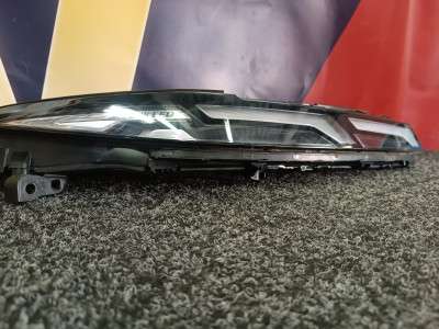 Б/у Фара передня права BMW X7 G07