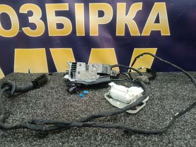 Б/у Замок дверей передньої лівої BMW X7 G07