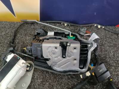 Б/у Замок дверей задньої правої BMW X5 G05