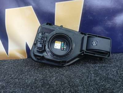 Б/у Кришка лючка порта зарядки BMW X5 G05