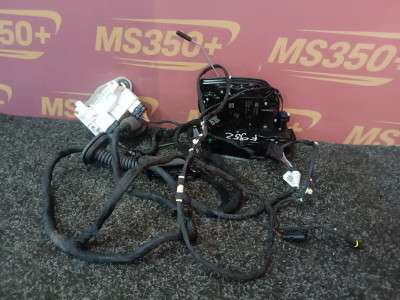Б/у Замок дверей передньої лівої BMW X5M F95