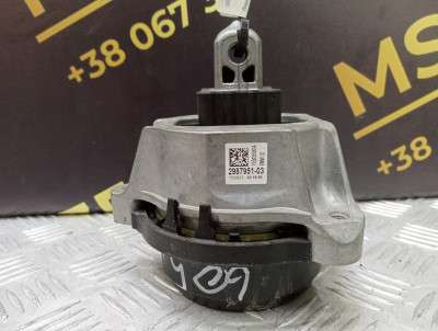 Б/у Подушка двигуна ліва BMW X5 G05