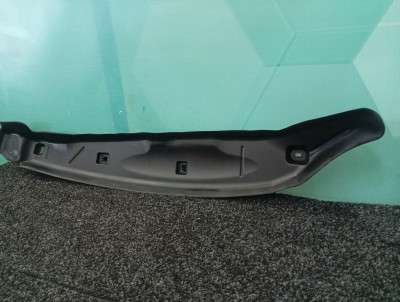 Б/у Ущільнювач крила BMW XM G09