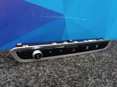 Б/у Блок кнопок в центральну консоль BMW X5 G05