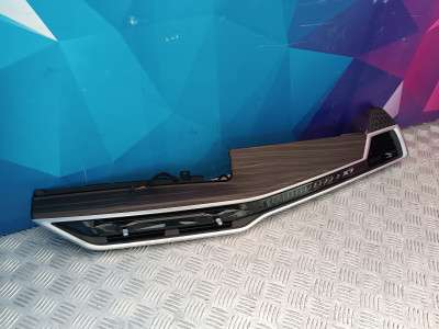 Б/у Дефлектор обдування салону центральний BMW X7 G07