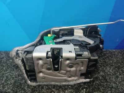 Б/у Замок дверей задньої лівої BMW X5 G05 - 2