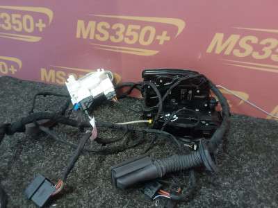 Б/у Замок дверей передньої лівої BMW XM G09
