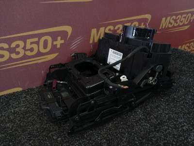 Б/в Подстаканник BMW X6 G06