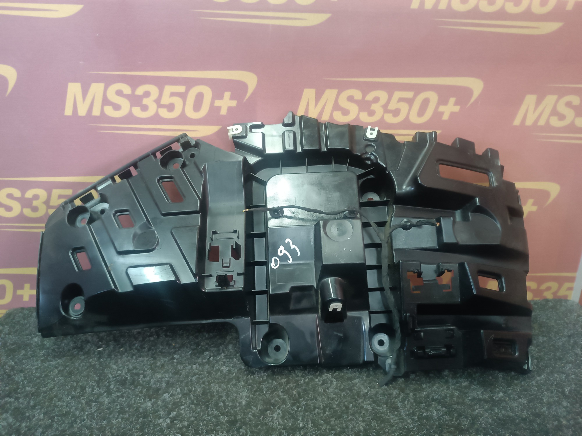 Б/у Кронштейн (кріплення) заднього бампера правий BMW XM G09 - 1