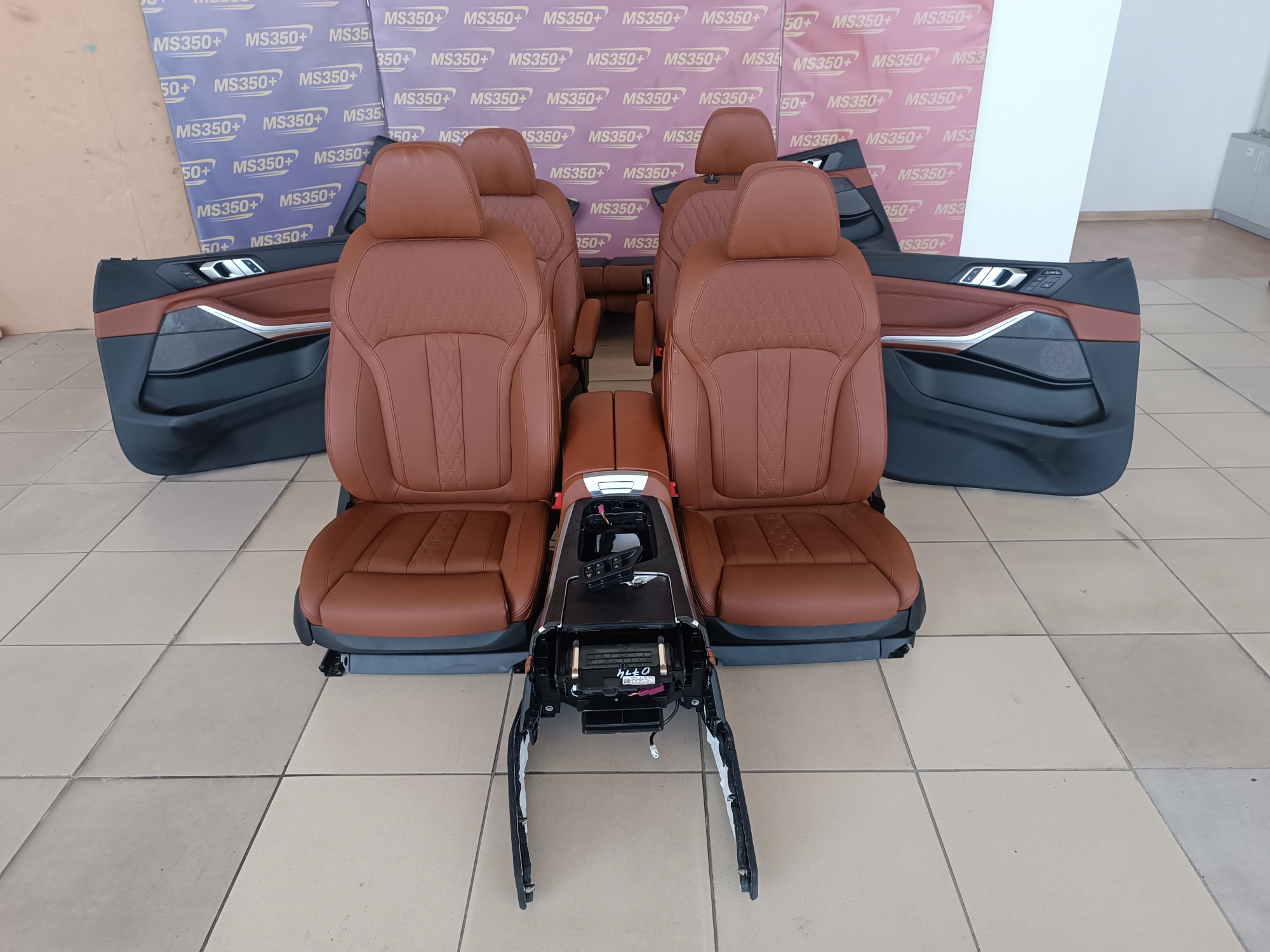 Б/в Салон (сидения) комплект BMW X7 G07 - 1